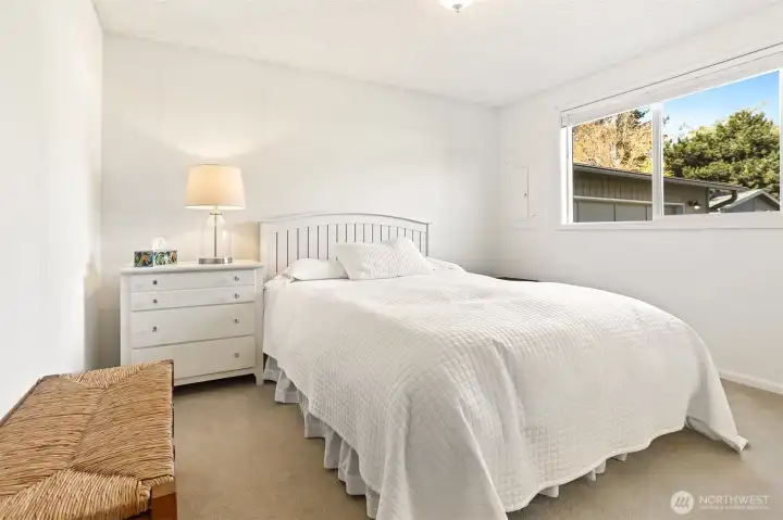 2nd bedroom
