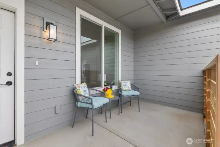 Cozy front porch for Sunrise view