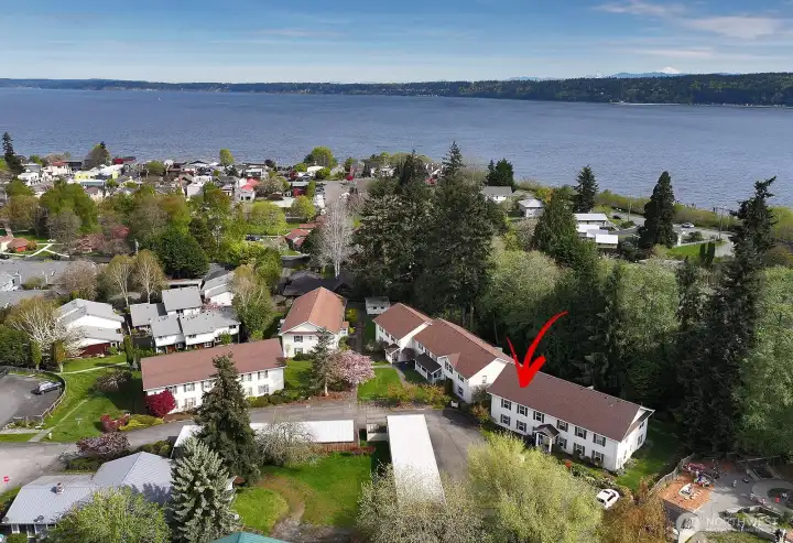 Excellent proximity to Langley Village! You can walk to the post office via side-walks and paths. FYI-Island County has free bus transportation (see Island Transit for scheduels and stops).