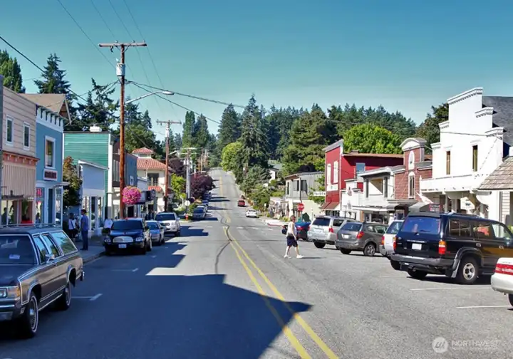 First Street! More shops, our local movie theater, more restaurants, and galleries, too!