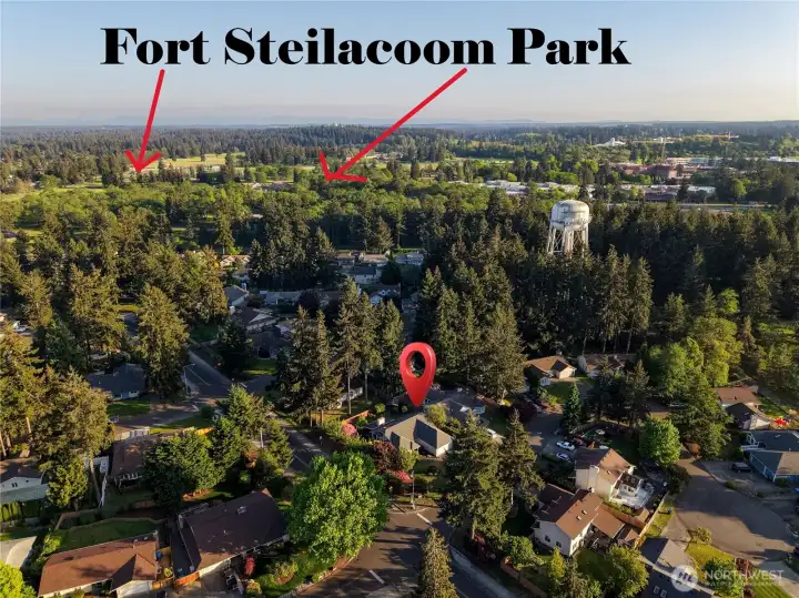 Convenient location is close to Fort Steilacoom Park, shopping, dining and even the Steilacoom waterfront.