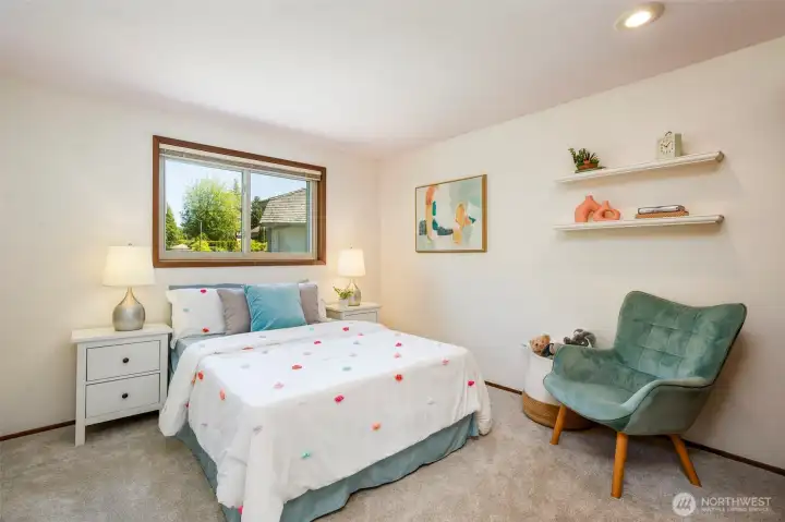 Large 3rd upstairs bedroom