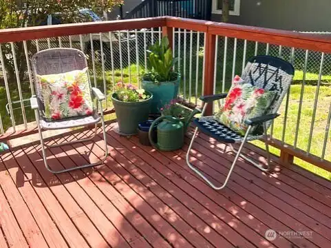 Relax and enjoy the beautiful deck. Relax and enjoy the beautiful deck.