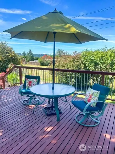 Make this lovely space your own private oasis to enjoy the territorial view. Make this lovely space your own private oasis to enjoy the territorial view.