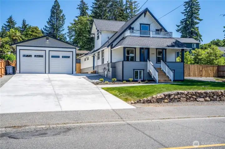 Look @ all that parking! 4 Car garage, 2 long driveways