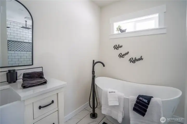 Soaking tub