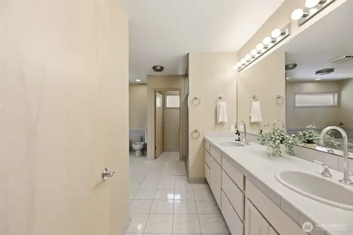 Entry to the primary bath ADA Accessable