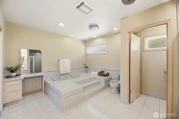 Primary Bath - ADA Accessibility w/wheelchair counter area
