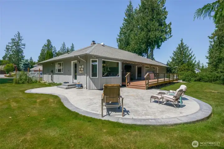 Beautiful stamped concrete lounge area