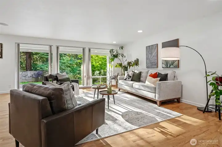 Welcome in to the large living room!! Welcome in to the large living room!!