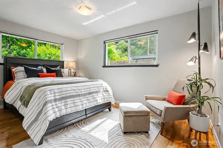 Larger main bedroom with plenty of closet space. Larger main bedroom with plenty of closet space.