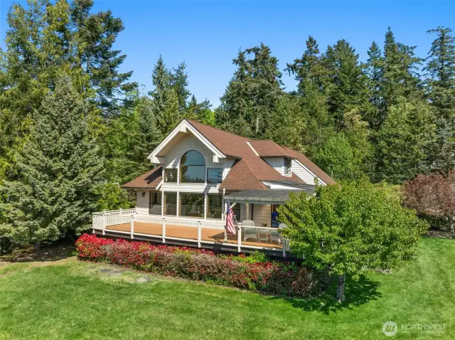Lovely West-facing Home!