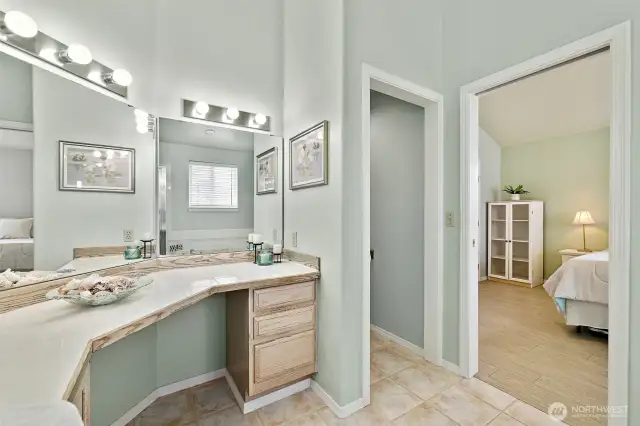 Plenty of vanity space for everyone!