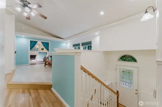 Short hallway to the right leads to the kitcehn, dining room and living room.