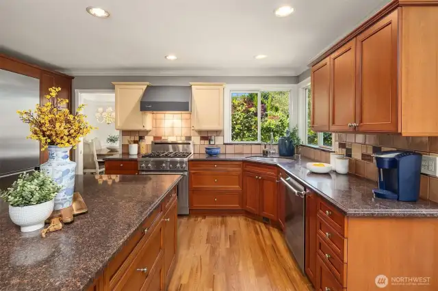 The perfect triangle layout for a kitchen island, with sink, fridge and cooktop forming the perfect 'work triangle'