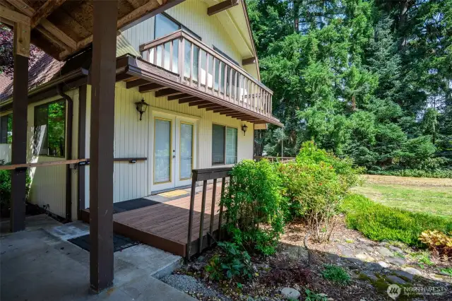 Front entry with upper and lower decks