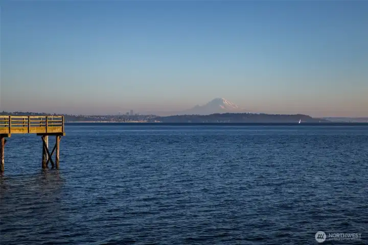 Minutes from schools, shopping, and ferry service to Edmonds and Seattle.