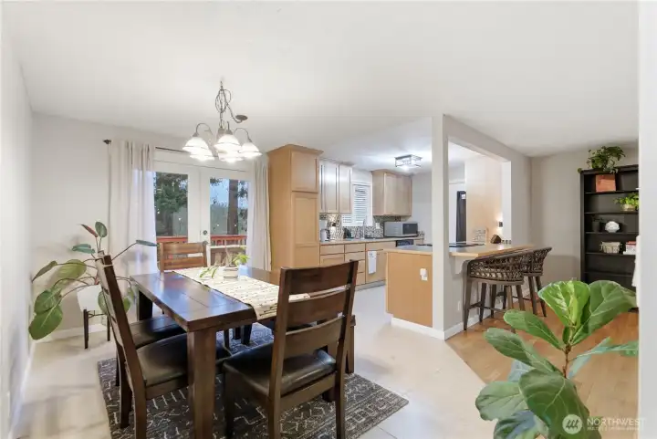 dining room to kitchen