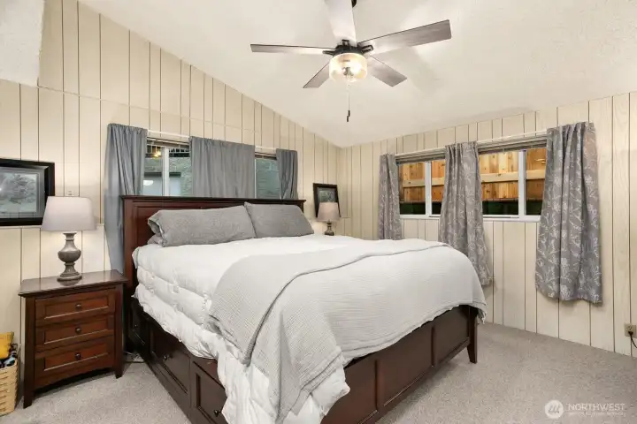 Primary bedroom w/ 3/4 bath and walk-in closet