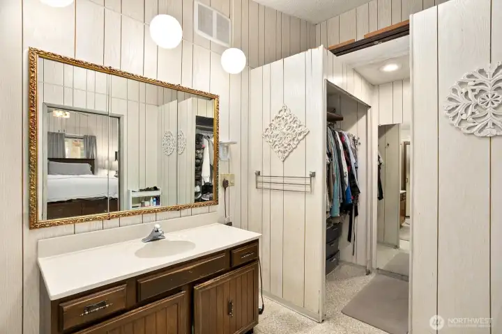 Primary bedroom w/ 3/4 bath and walk-in closet