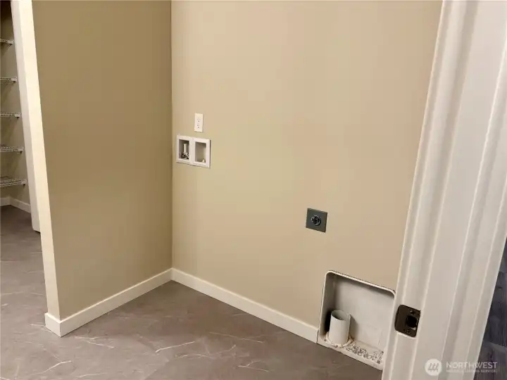 Washer/dryer hookups