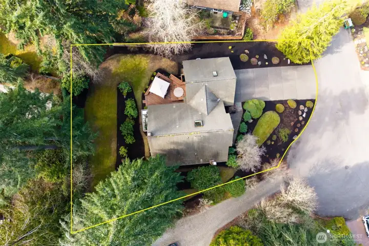 Nearly a 1/3 acre lot and so quiet!