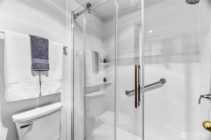 Interior, Second floor Primary en-suite