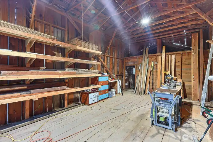 Great space for woodworking!