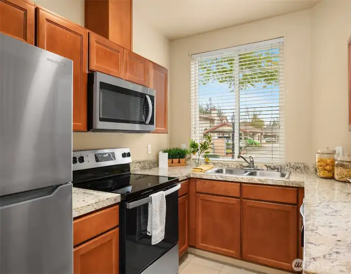 Kitchen w/ Newer SS Appliances