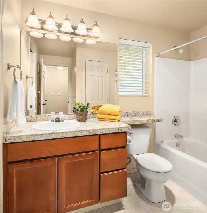 En-Suit/ dual entry Bathroom