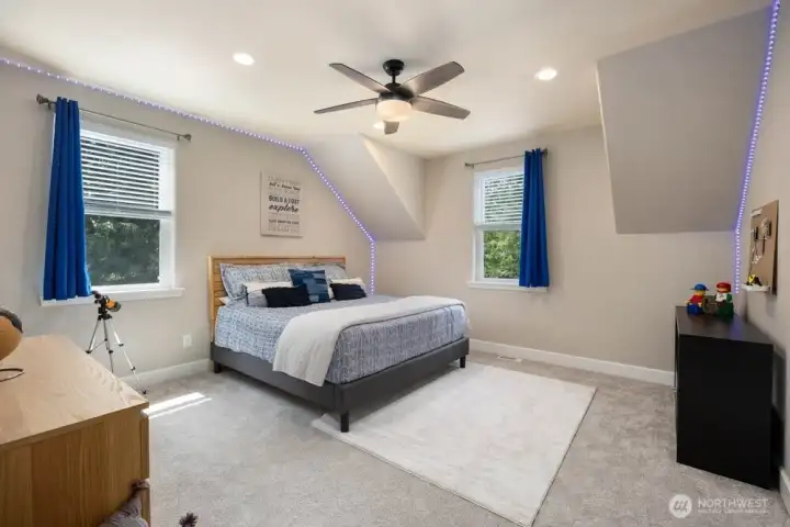 Oversized upstairs bedrooms w/room to spread out