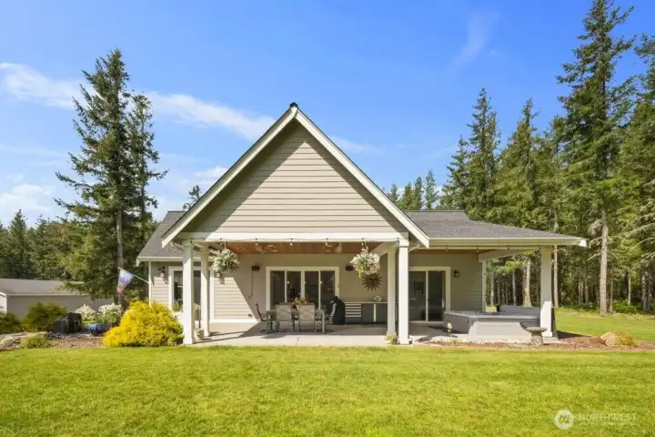 Secondary home patio w/ fountain, heated patio, hot tub, beautiful landscaping and built-in Sonos speakers
