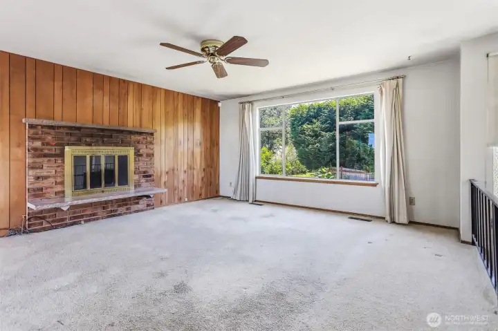 Large living room waiting for your touches.