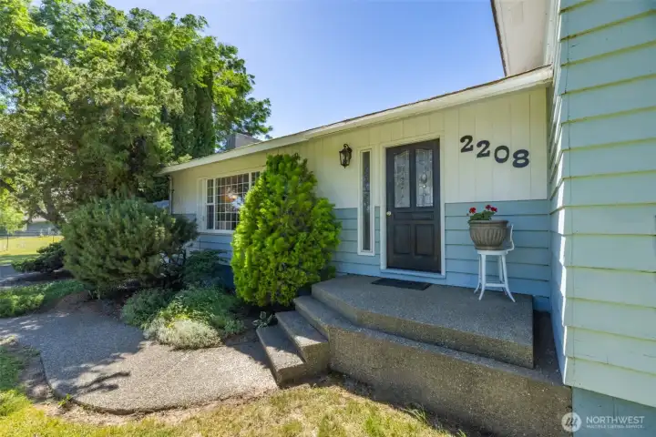 View of the front of the home, nice entry with concrete sidewalk to the entry. View of the front of the home, nice entry with concrete sidewalk to the entry.