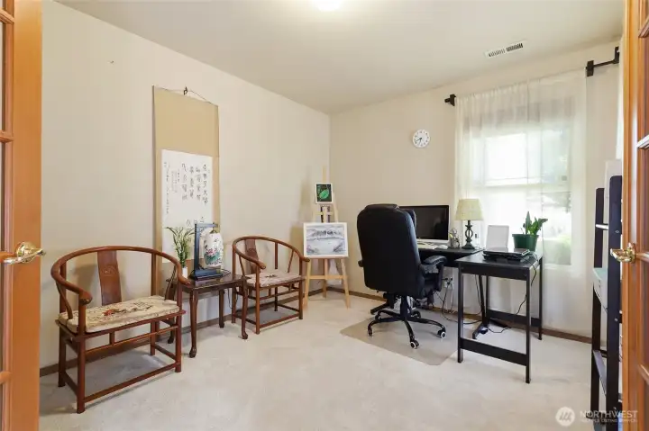 Office off entry.. possible 4th bedroom Office off entry.. possible 4th bedroom