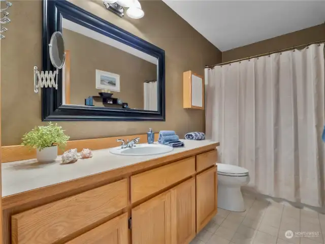 The main bathroom is convenietly located at the top of the stairs on the upper floor, offering easy access from the living / dining room or from the additionsal two bedrooms.