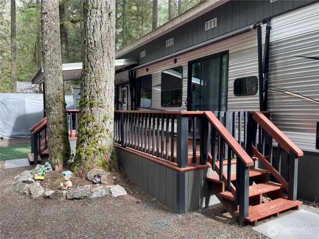 The RV and grounds are in great condition.
