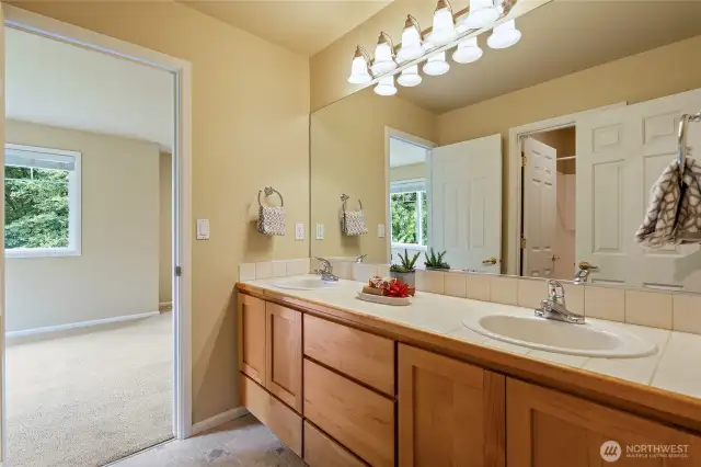 Upper level guest bath.
