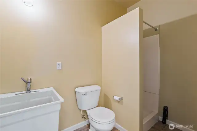 Shop has its own 3/4 bath!!