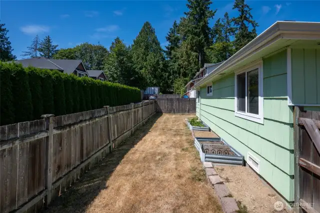 Conveniently located to schools, fine dining, shopping, parks, bus lines, and all of the other amenities that Shoreline has to offer. Part of the coveted Shoreline school district.