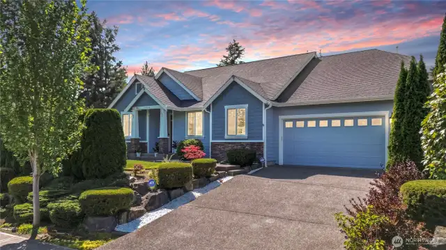Presenting a meticulously designed 3-bed, 2.5-bath rambler in Puyallup.