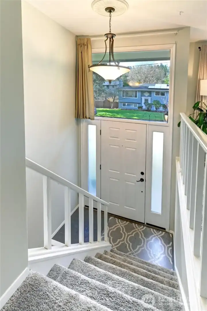 New stairway carpeting. Home faces West w/ afternoon sunshine in front. Morning sunshine in back.