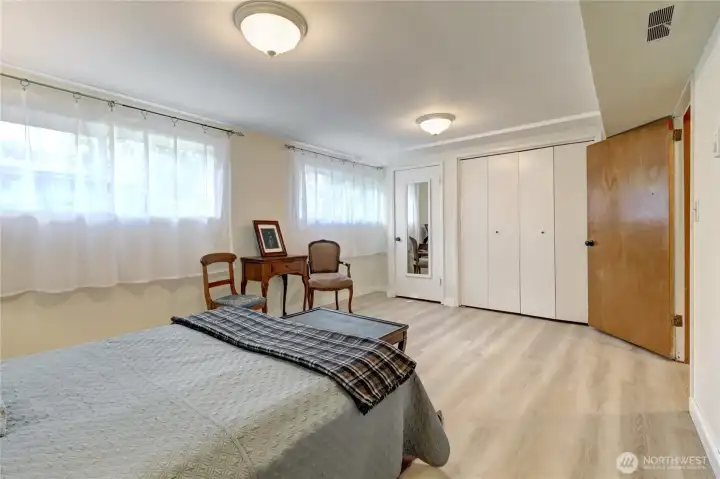 Lower level primary bedroom with lots of windows/sunshine.