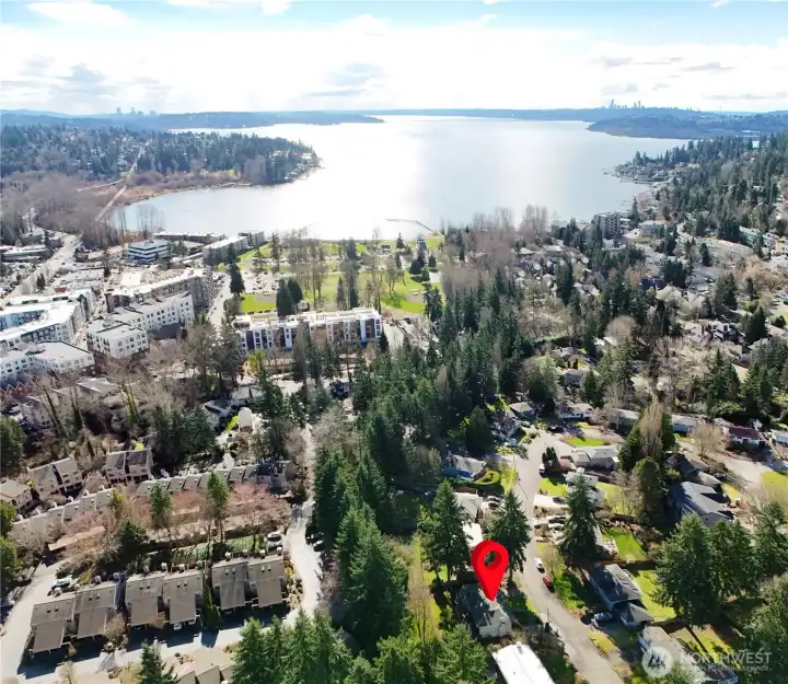 Short 8-block neighborhood walk to Juanita Beach Park. 5 blocks to Juanita Village.