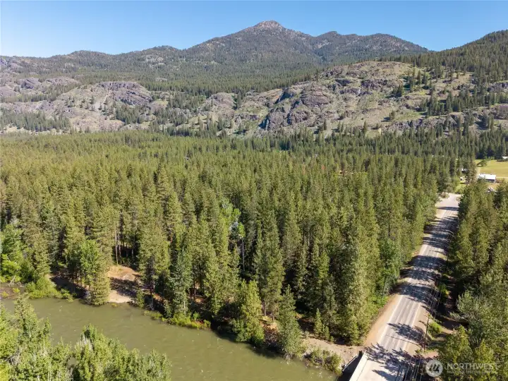 330' Common Riverfront, sandy beach, sweet spot!