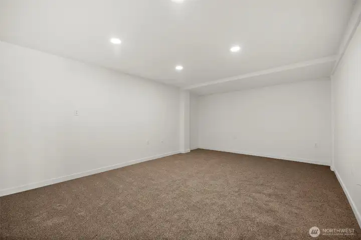 MASSIVE bonus room