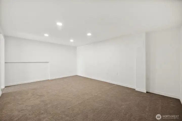 MASSIVE bonus room