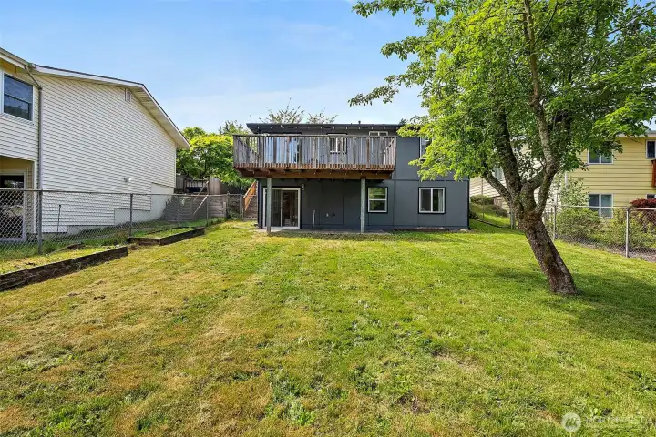 Great lot w/ alley access