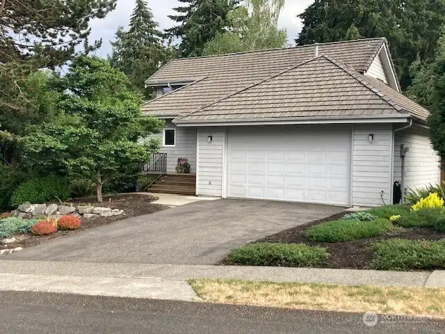 Wonderfully sedculded home in a custom built house community.