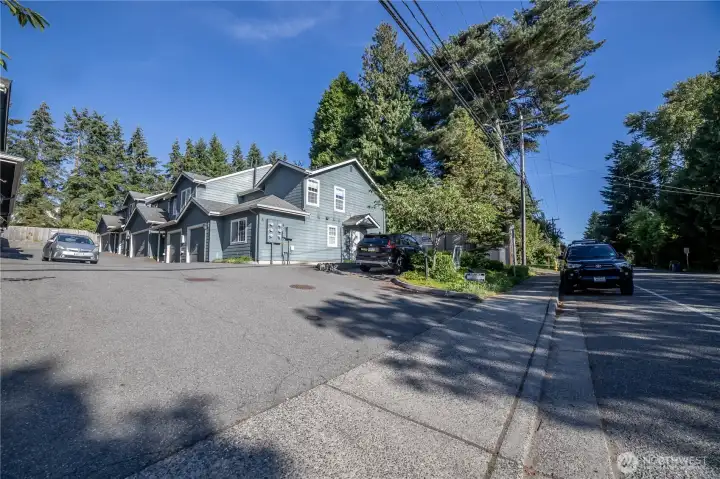 This is a very quiet, intimate townhome community. This is a very quiet, intimate townhome community.